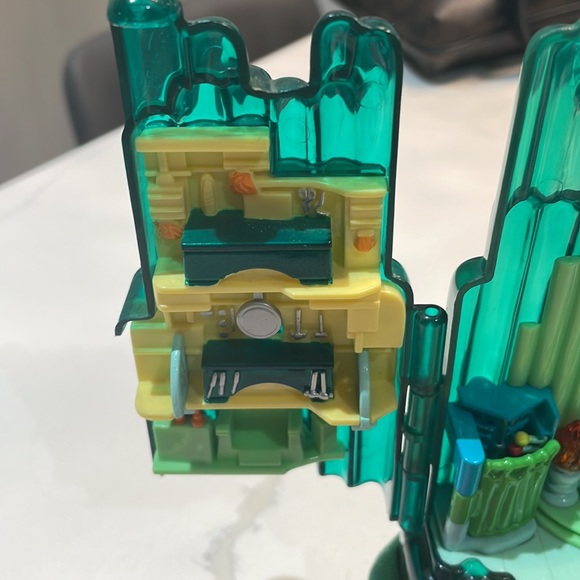 2001 Turner Entertainment Pre-Owned Wizard of Oz Castle Polly Pocket Castle - Picture 4 of 11